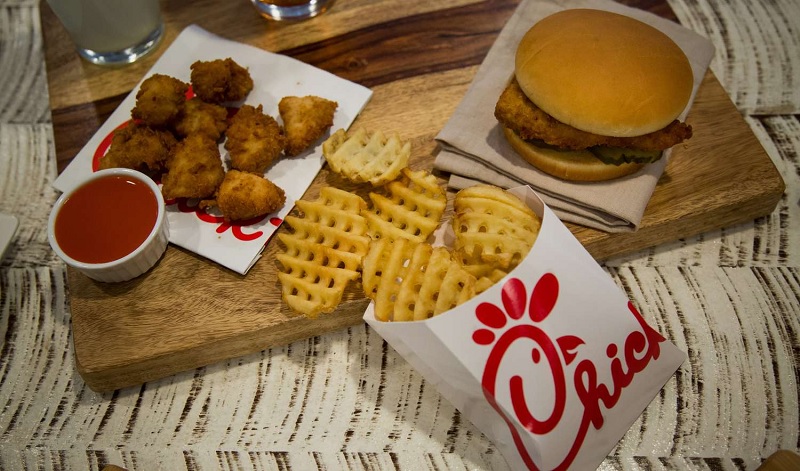 How do Chick-fil-A's dinner menu items differ from their lunch menu